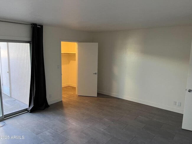 Building Photo - 3713 E Glenrosa Ave