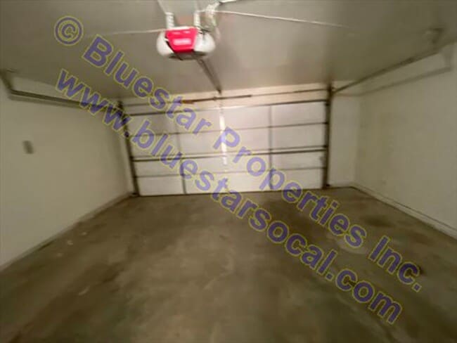 Building Photo - Just Listed in Apple Valley!!!