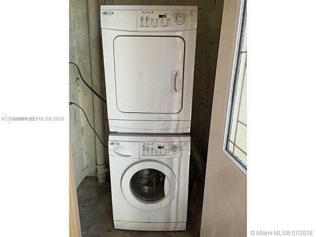 Building Photo - 8106 SW 21st Ct