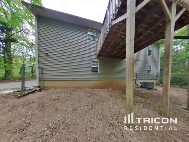 Building Photo - 547 Nottingham Dr