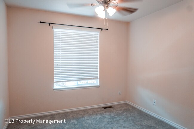 Building Photo - 10590 Pearlwood Cir