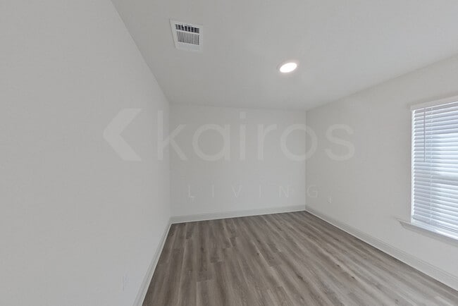 Building Photo - 17623 Carlisle Ave