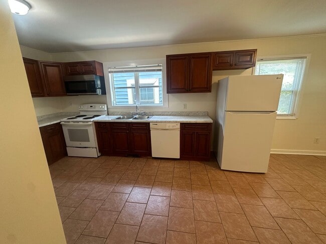 Building Photo - Charming Downtown Gem with Walkable Location Near Soda Pop District - Pet Friendly!