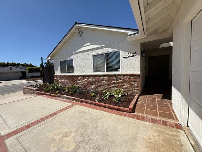 Building Photo - East End Ventura Gem - Spacious, Sunny & Immaculate