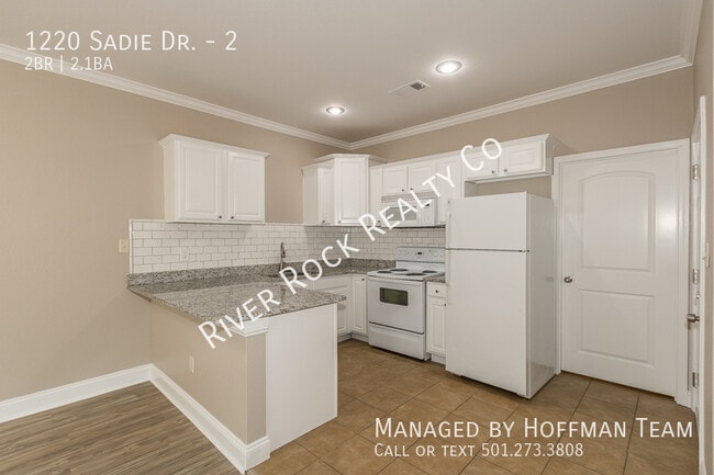 Building Photo - 1220 Sadie Dr