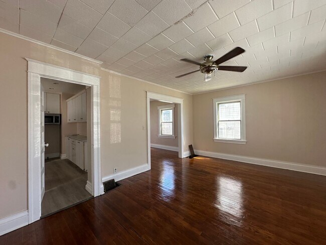 Building Photo - SINGLE FAMIKY FOR RENT IN MAPLEWOOD LOCATION !