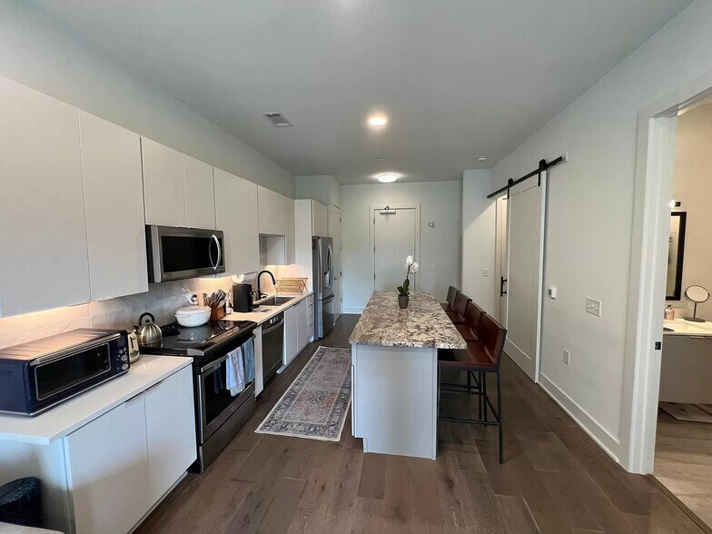 Building Photo - 1125 10th Ave N