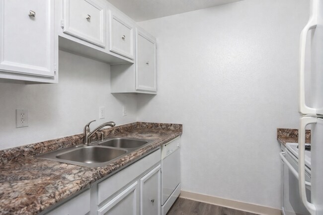 Building Photo - 2021 Farmer Pl