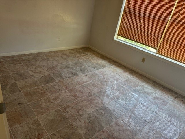 Building Photo - 11922 Sulphur Springs Dr