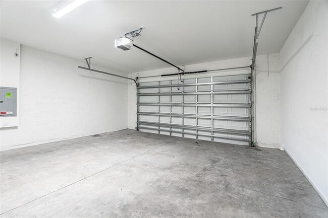 Building Photo - 24419 SW Kingsway Cir