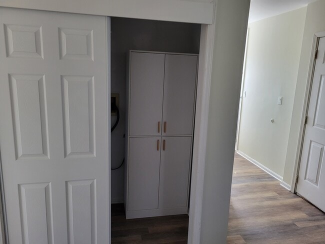 Building Photo - 3416 Hancock Ave