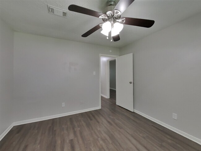 Building Photo - 4227 Burkegate Dr