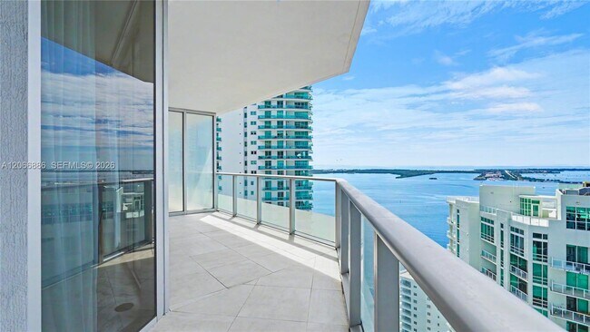 Building Photo - 1300 Brickell Bay Dr