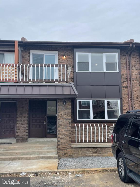 Building Photo - 2411 Tremont St