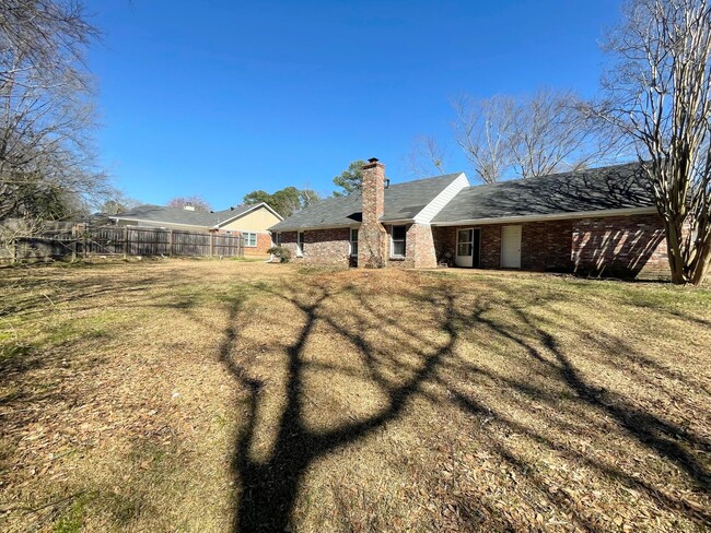 Building Photo - 3 Bed 2 Bath Home for Rent in Ridgeland!