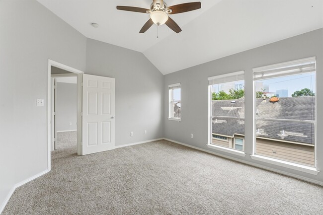 Building Photo - 1507 Sutton St