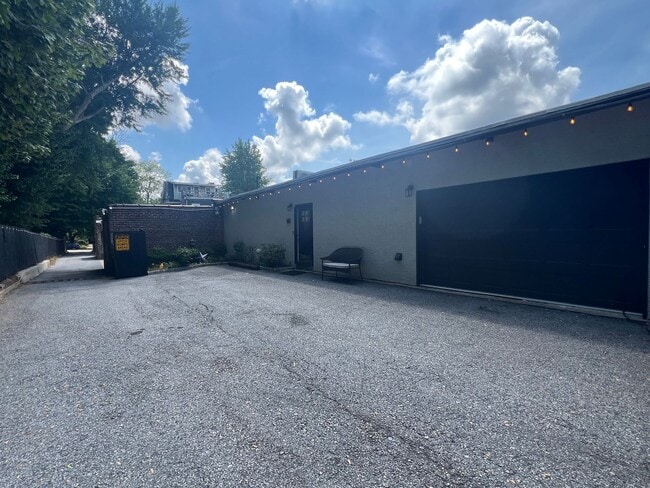 Building Photo - 8017R Winston Rd