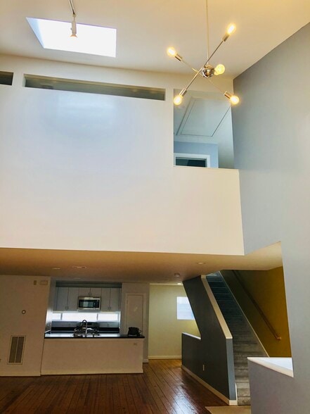 High ceilings - 2716 Chenevert St