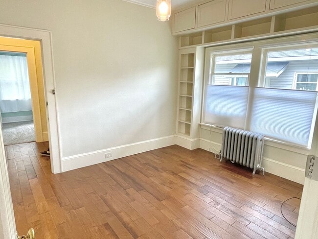 Building Photo - Gorgeous Rose City Park 4 bed Craftsman