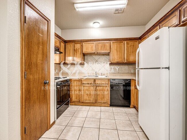 Building Photo - *AVAILABLE NOW!* CUTE 3 BED/2 BATH DUPLEX IN NORMAN!