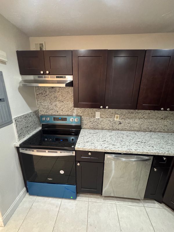Building Photo - 3115 Oakland Shores Dr
