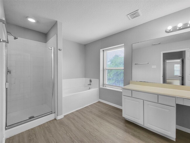 Building Photo - 20911 Foxwood Glen Ln