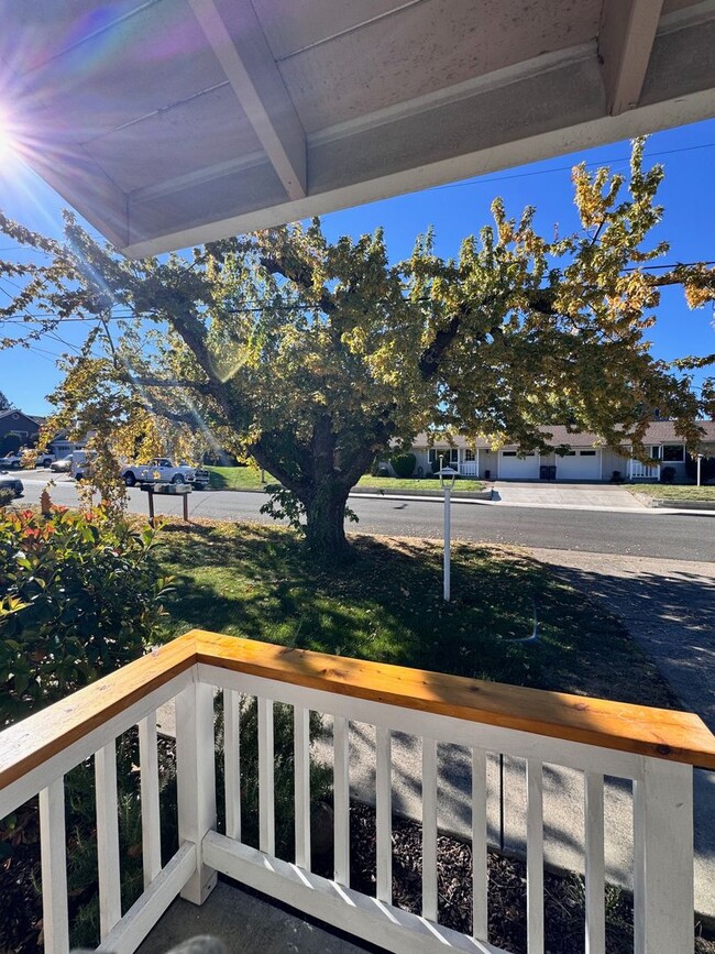 Building Photo - Charming 2-Bedroom Home with Spacious Backyard – Move-In Ready!