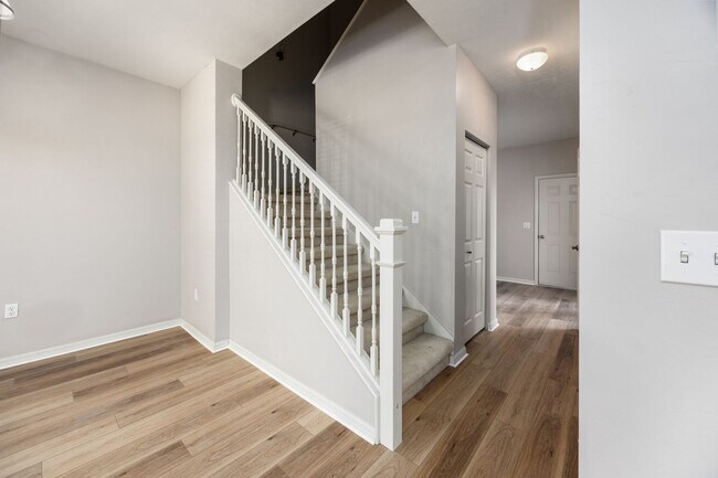 Building Photo - 2/2.5 Townhome in Sorrento