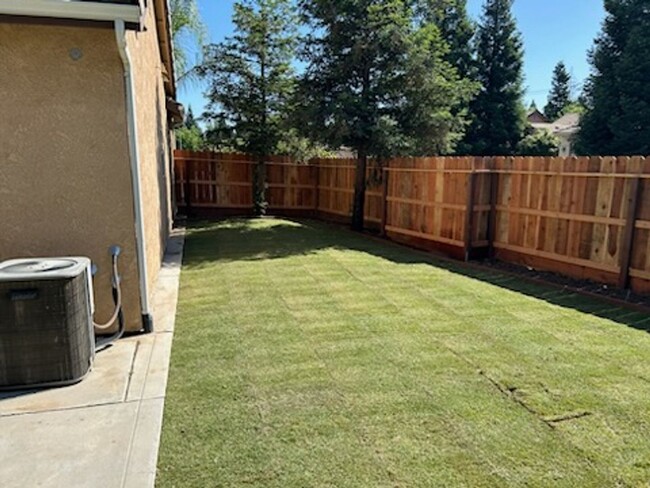 Building Photo - NorthWest Fresno Home, 3BR/2BA, Built 2005...