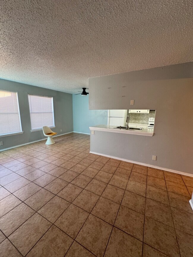 Building Photo - 936 San Pedro Dr SE