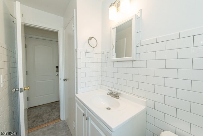 Building Photo - 44 Gless Ave