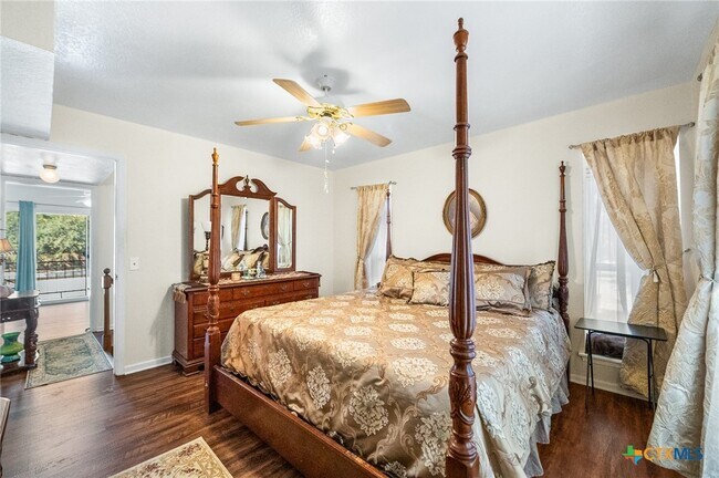 Building Photo - 619 Strings Dr