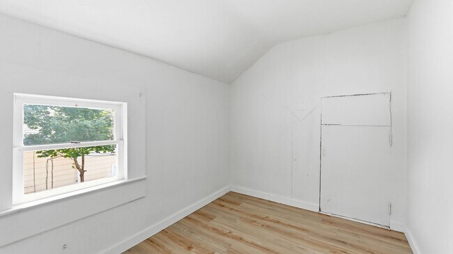 Building Photo - 1221 Wefel St