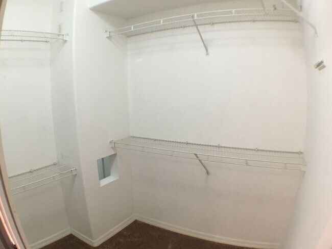 Building Photo - Great 2 bedroom condo on 2nd story!