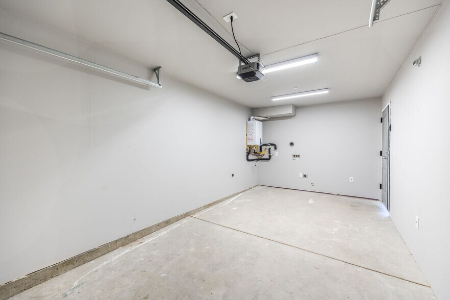 Building Photo - 2409 Cava Ct