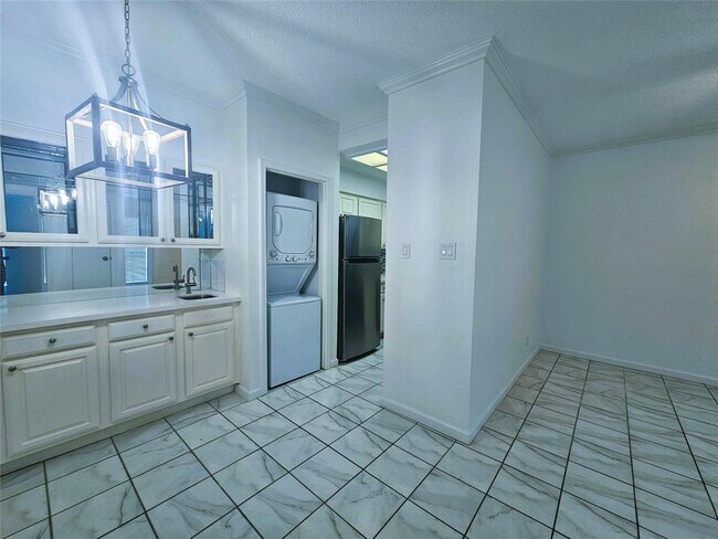Building Photo - 921 Marine Dr