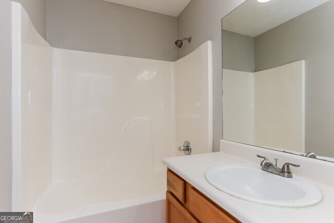 Building Photo - 7470 Royale Ct