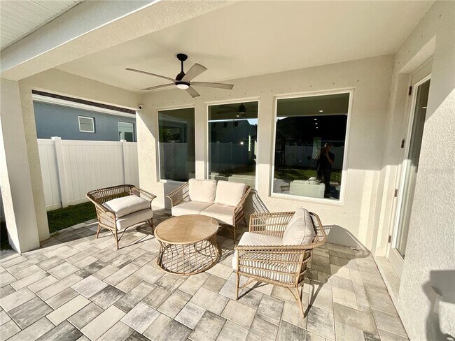 Building Photo - 15255 Caravan Ave