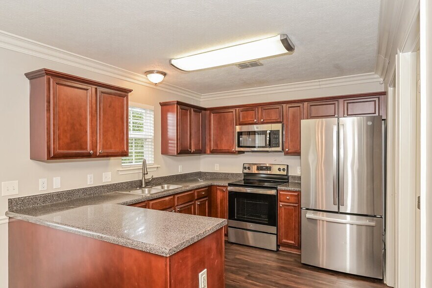 Building Photo - 8632 Lawson Dr