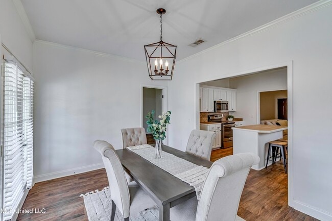 Building Photo - 120 Lennox Pl