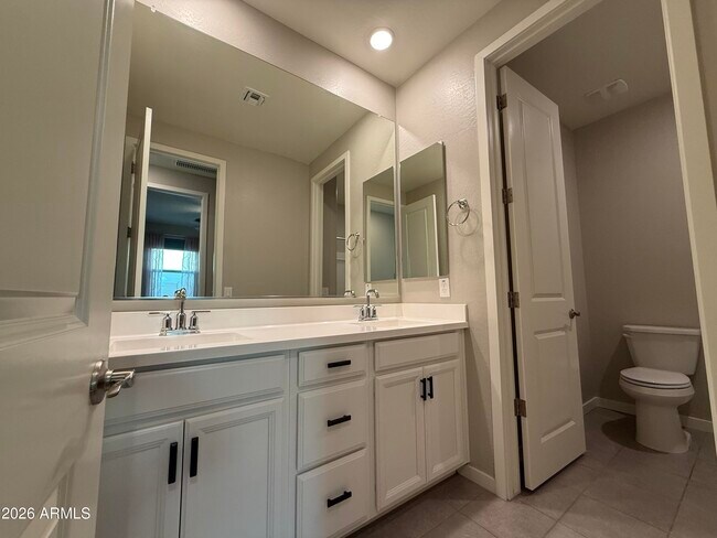 Building Photo - 9458 Thatcher Ave