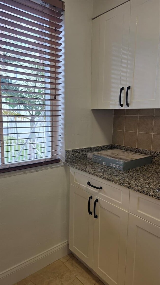 Building Photo - 530 SW 10th St