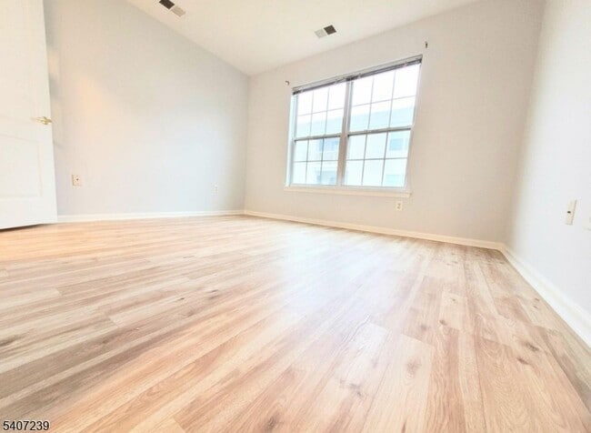 Building Photo - 113 Lionheart Ln