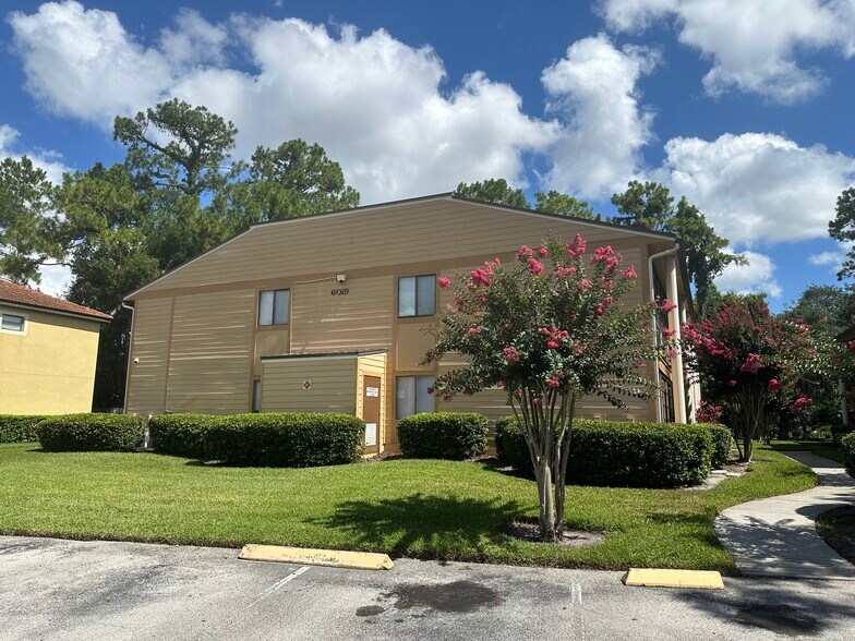 Building Photo - 6019 Scotchwood Gln