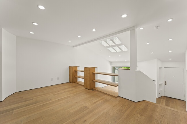 Building Photo - 13336 Maxella Ave