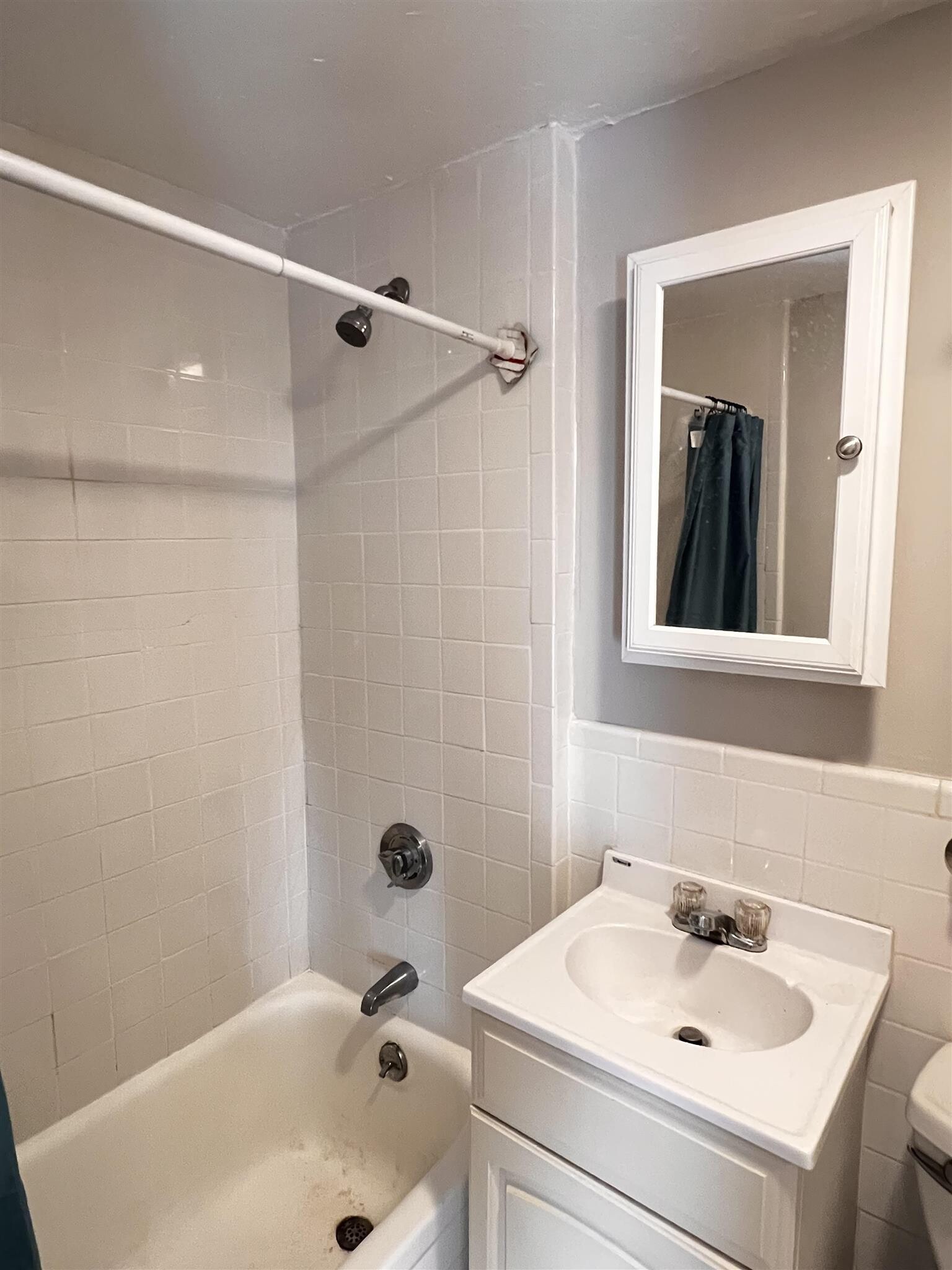 Building Photo - 9 School St