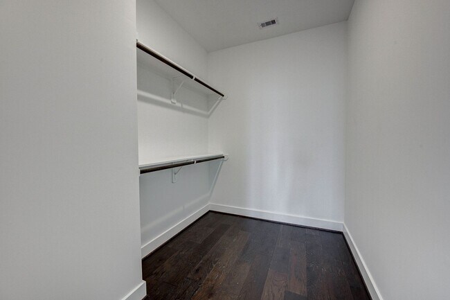 Building Photo - 3 Bedroom Home in the Galleria
