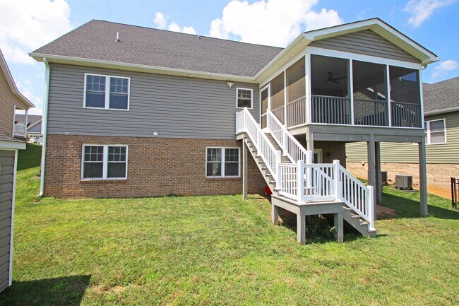 Building Photo - 224 Spring Run Ln
