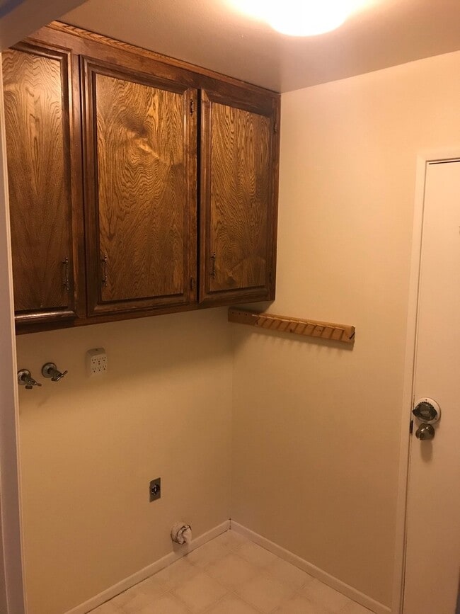 Building Photo - NORTHWEST HOME!!