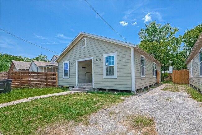 Building Photo - 3270 Reeves St